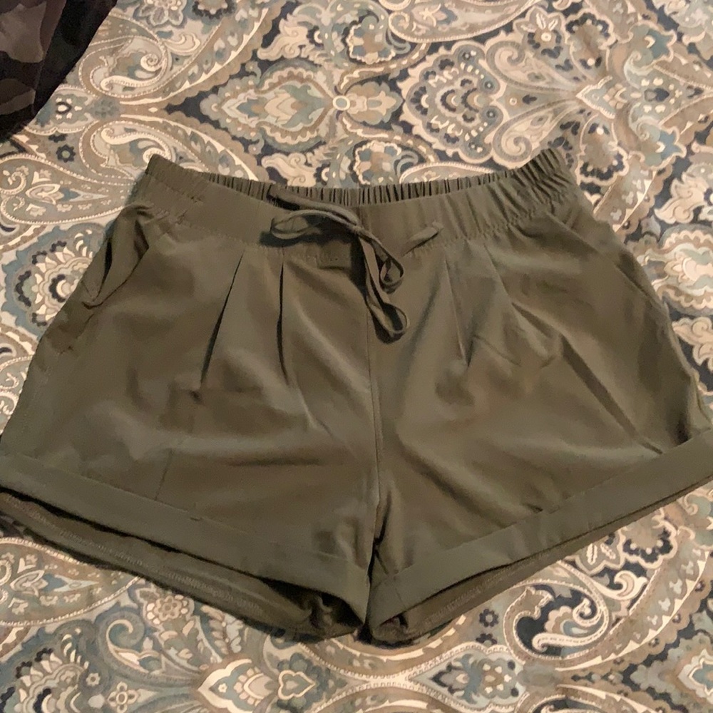 Zyia Green Summer Shorts Size Small